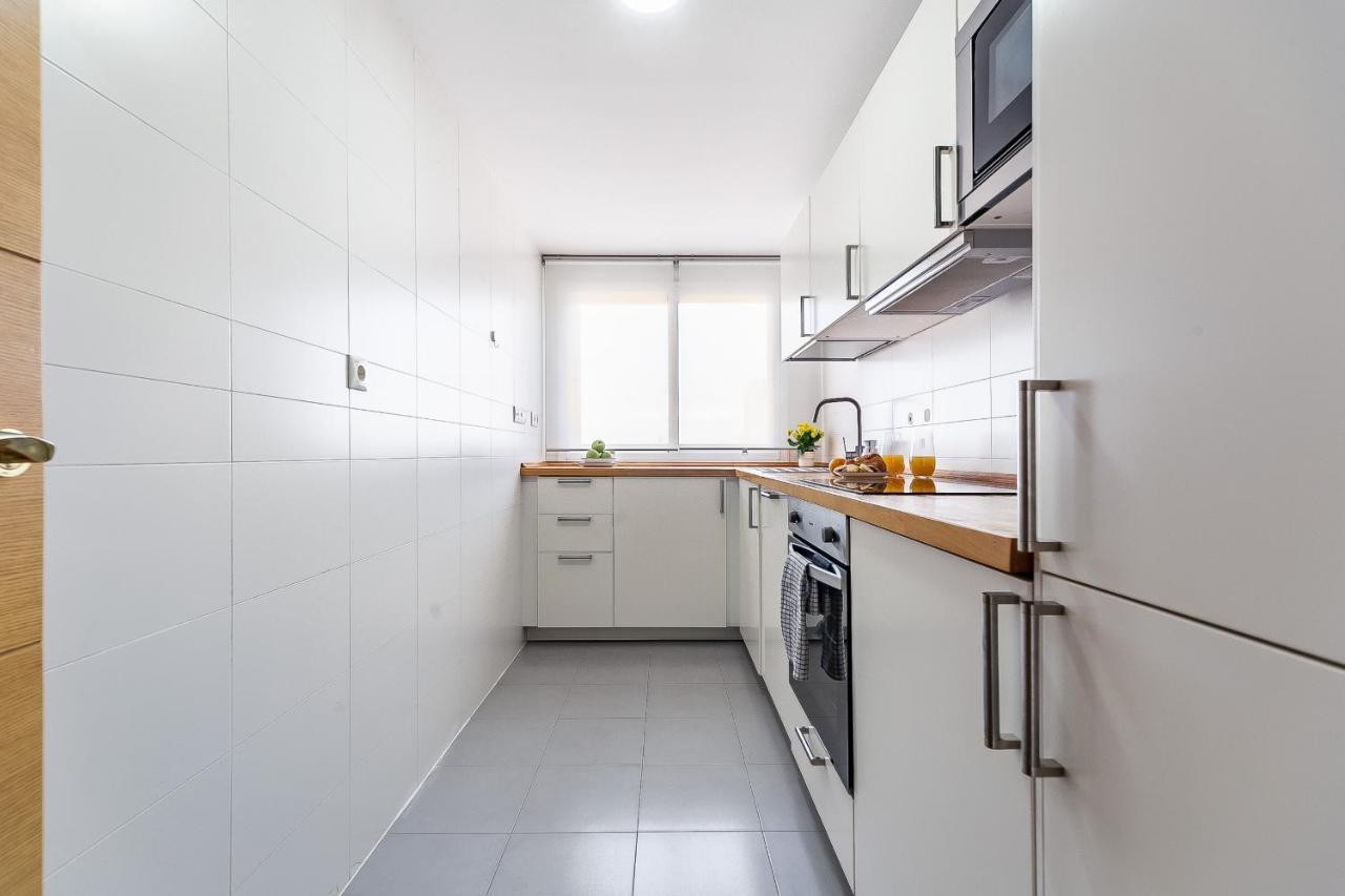 Modern Beach Apartment Valparaiso With Parking มาลากา ภายนอก รูปภาพ