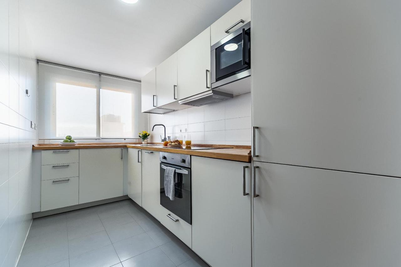 Modern Beach Apartment Valparaiso With Parking มาลากา ภายนอก รูปภาพ
