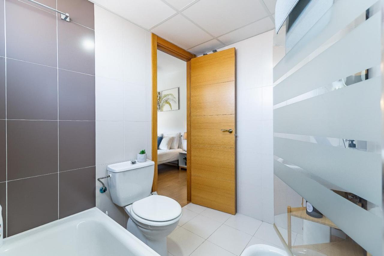 Modern Beach Apartment Valparaiso With Parking มาลากา ภายนอก รูปภาพ