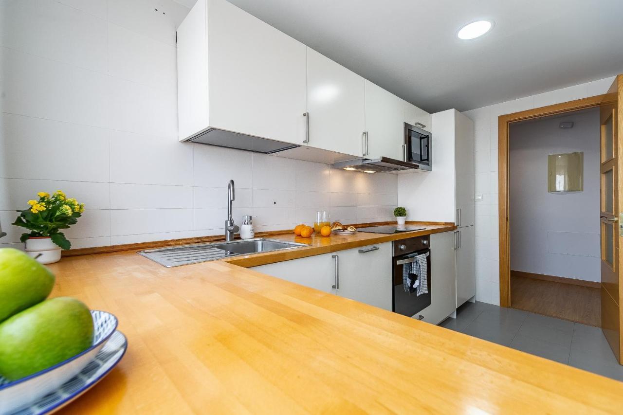 Modern Beach Apartment Valparaiso With Parking มาลากา ภายนอก รูปภาพ